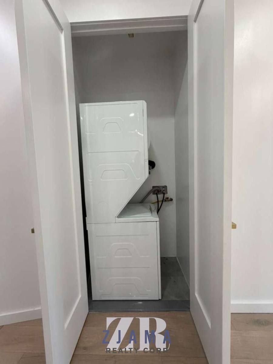 Apartment for rent at 360 Rochester Ave #3R, Brooklyn, NY 11213