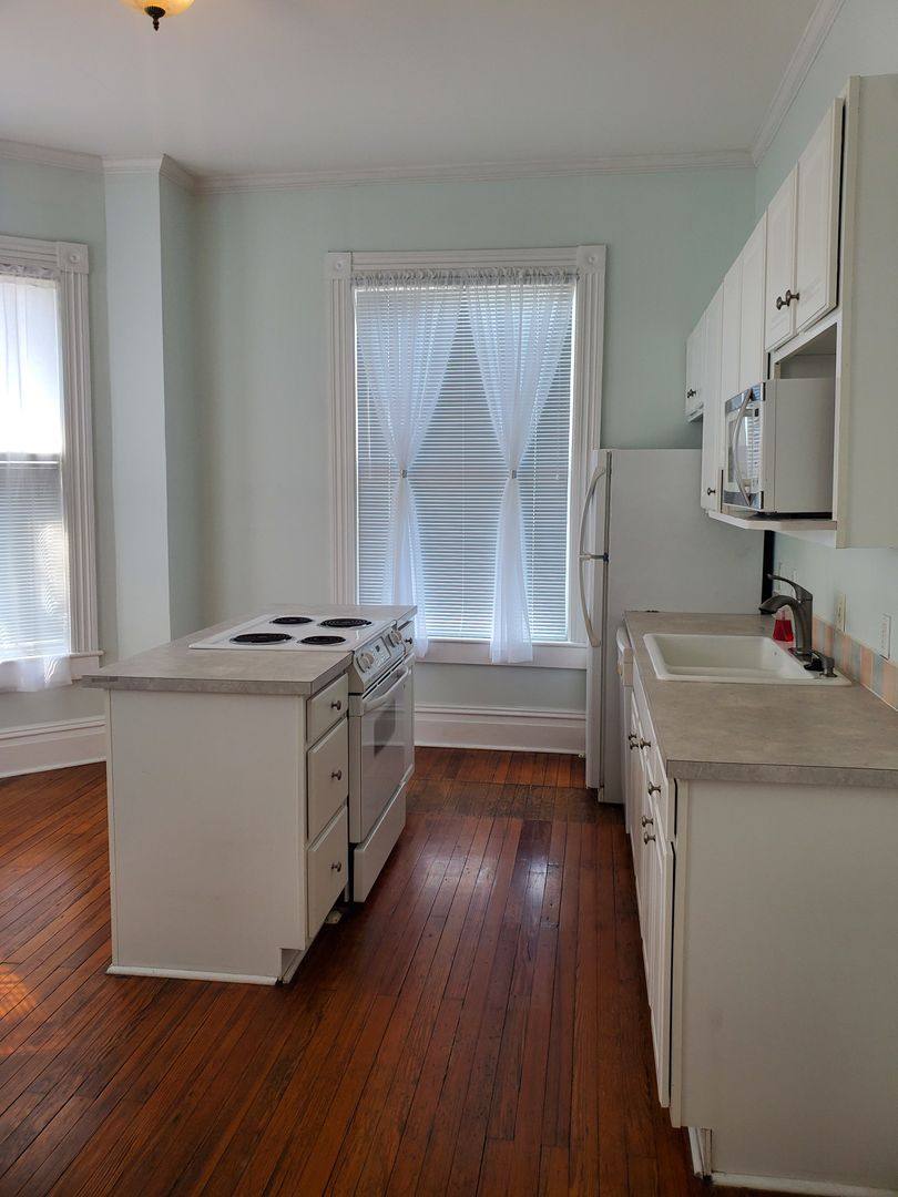 House for rent at 2402 Lincoln St, Savannah, GA 31401