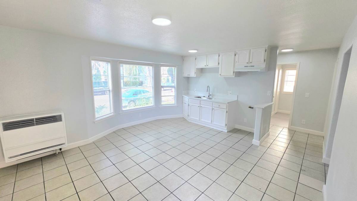 Apartment for rent at 2472 Cedar Ave, Long Beach, CA 90806