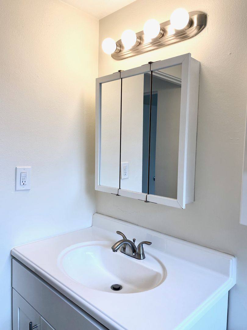 Apartment for rent at 525 E Harrison St, Seattle, WA 98102