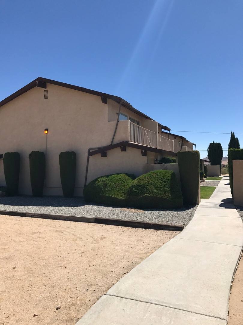 Apartment for rent at 16421 Apple Valley Rd, Apple Valley, CA 92307