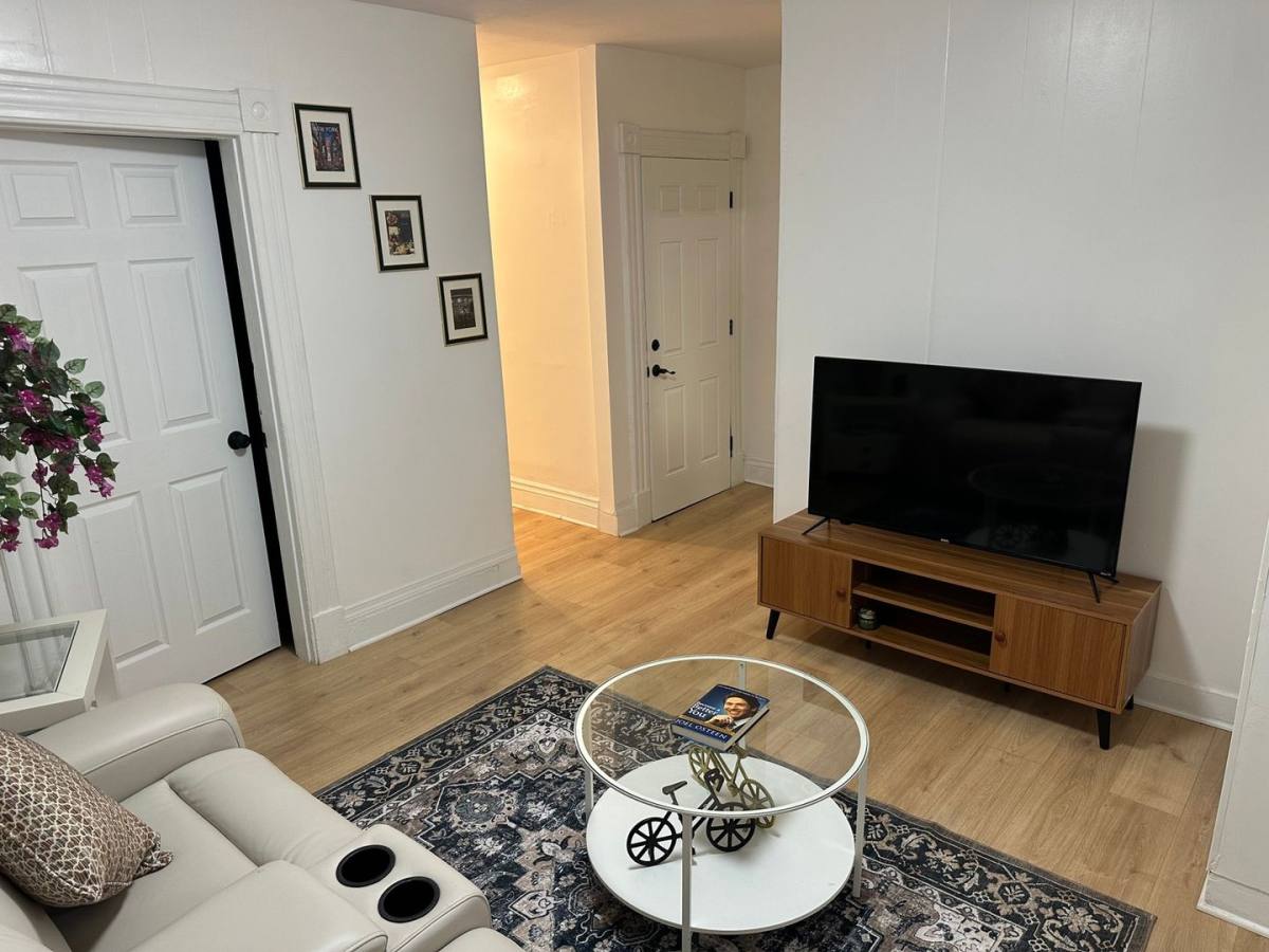 Apartment for rent at 63 Whitmore St #1W, Hartford, CT 06114