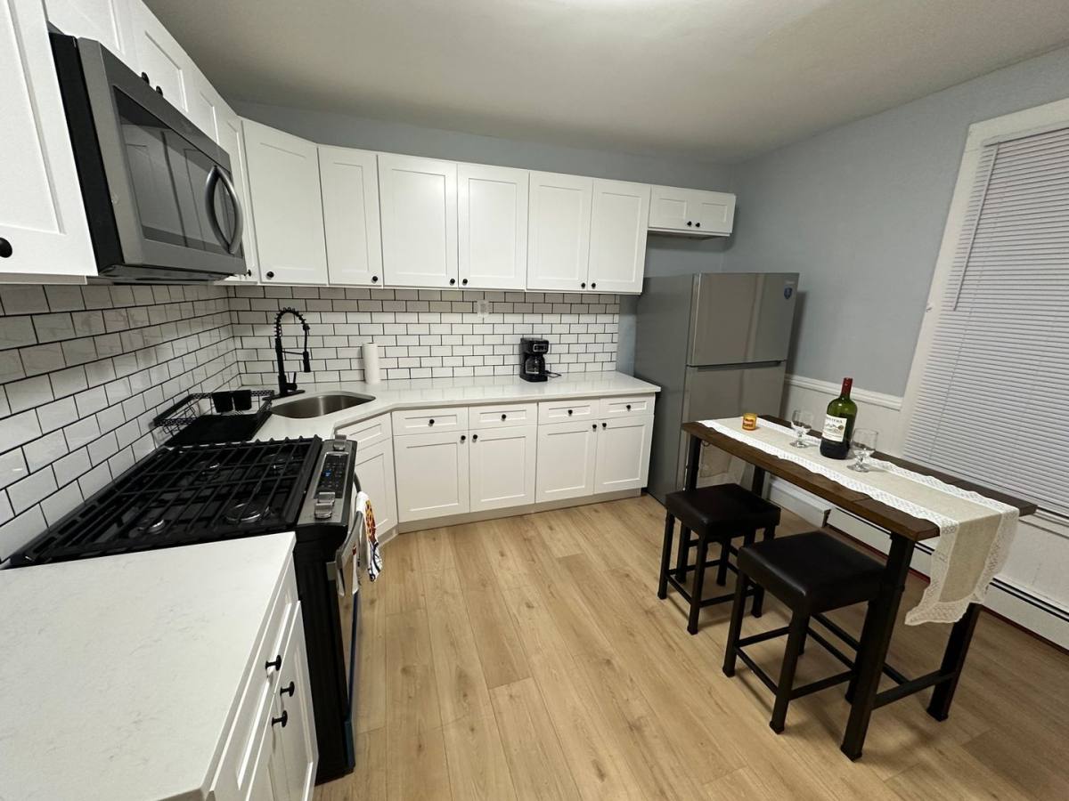 Apartment for rent at 63 Whitmore St #1W, Hartford, CT 06114