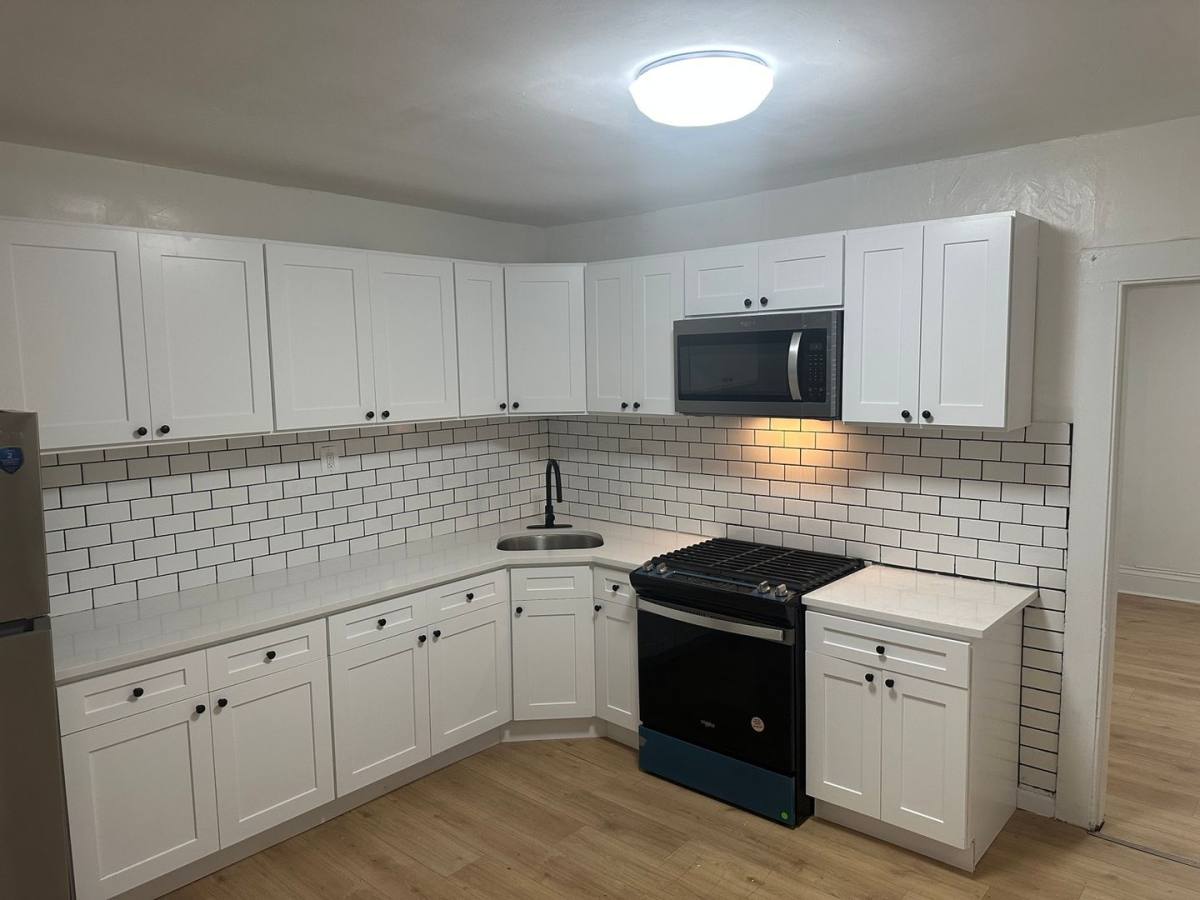 Apartment for rent at 63 Whitmore St #1W, Hartford, CT 06114