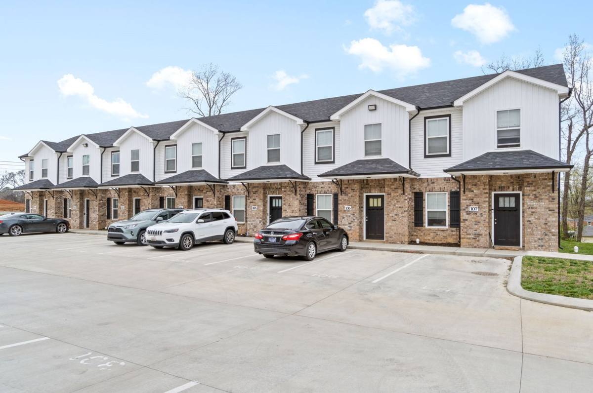 Apartment for rent at 1625 Golf Club Lane, Clarksville, TN 37043