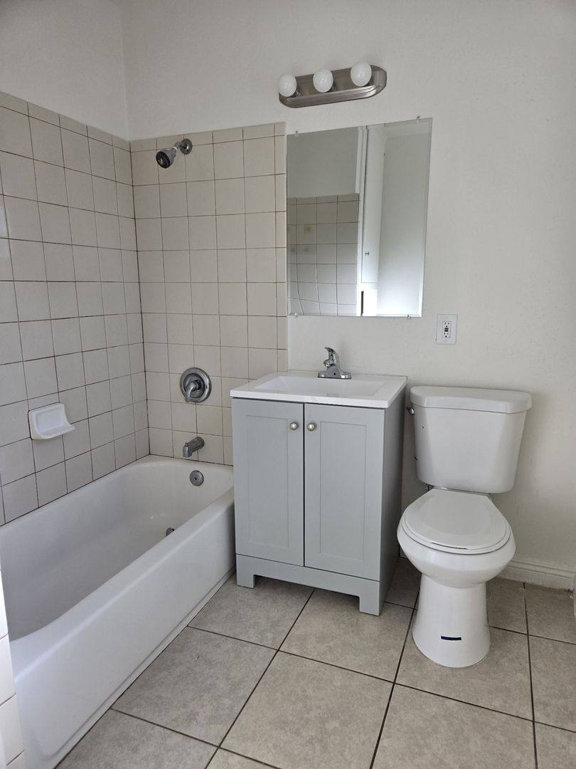 Apartment for rent at 1000 S Malden Ave, Fullerton, CA 92832