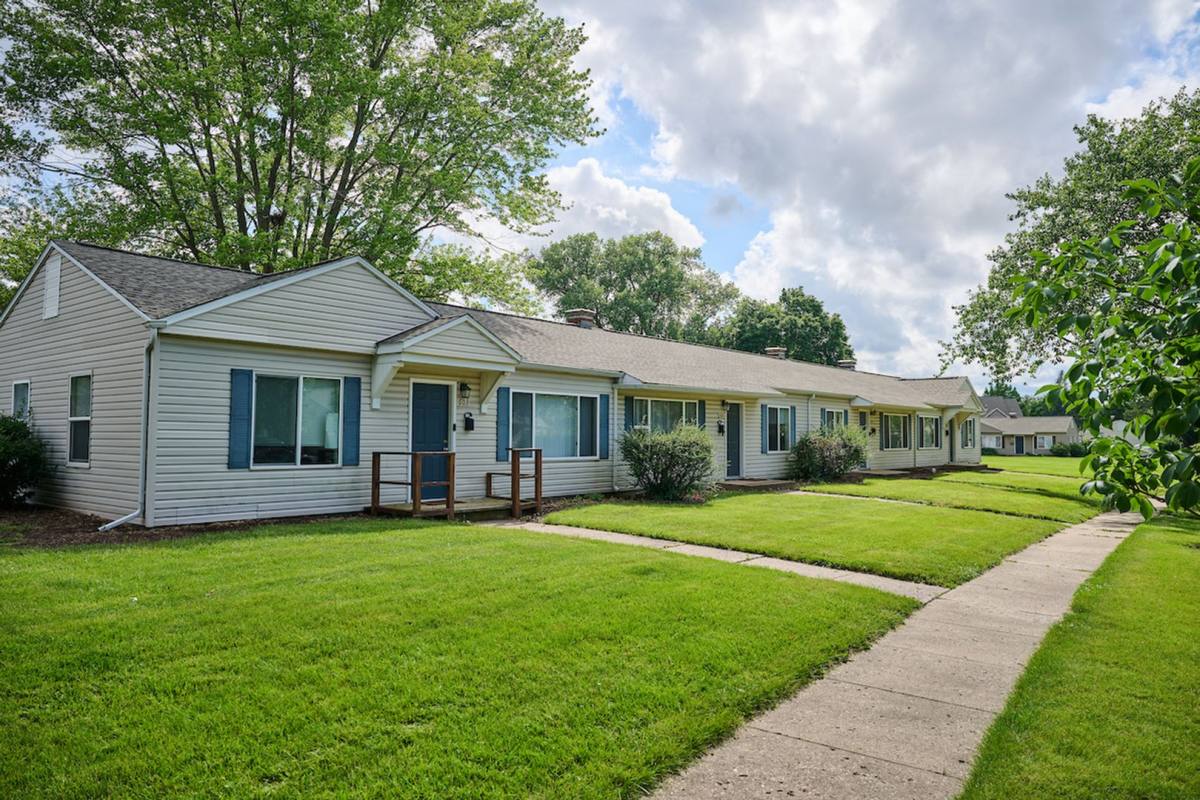 Apartment for rent at 300 E Fairlawn, Urbana, IL 61801