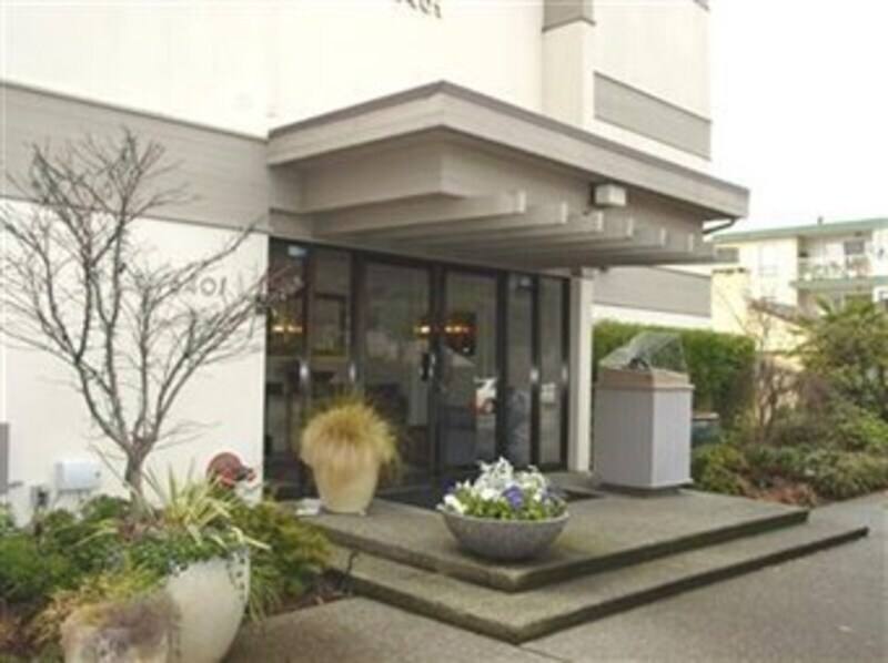 Condo for rent at 6401 Lake Washington Blvd NE #303, Kirkland, WA 98033