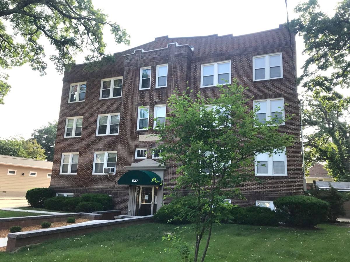 Apartment for rent at 527 40th St, Des Moines, IA 50312