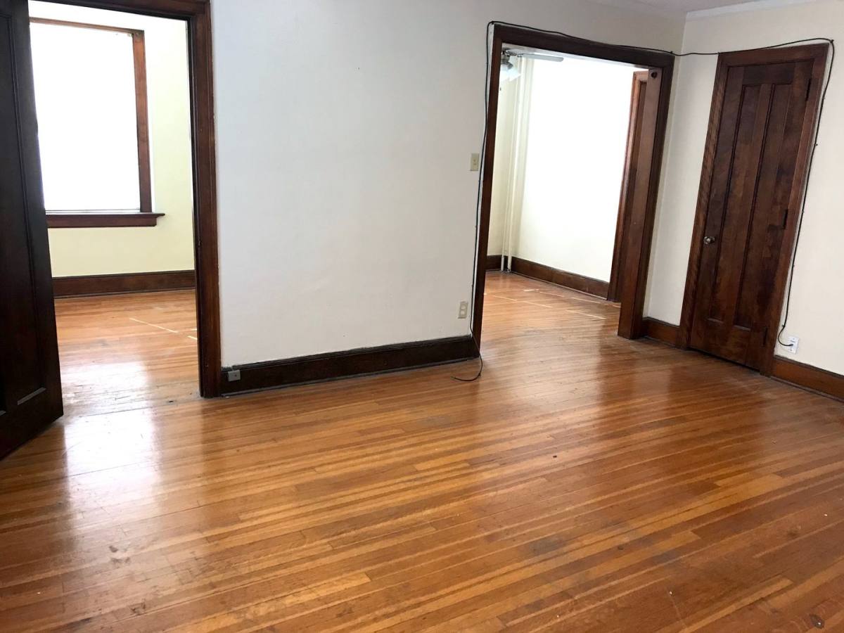 Apartment for rent at 527 40th St, Des Moines, IA 50312