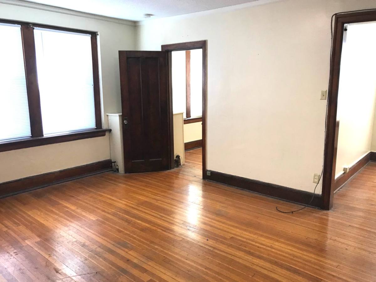Apartment for rent at 527 40th St, Des Moines, IA 50312