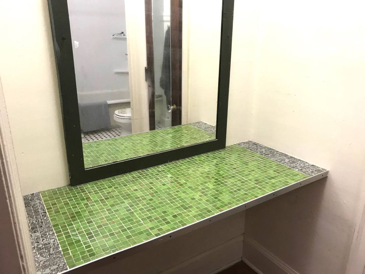 Apartment for rent at 527 40th St, Des Moines, IA 50312