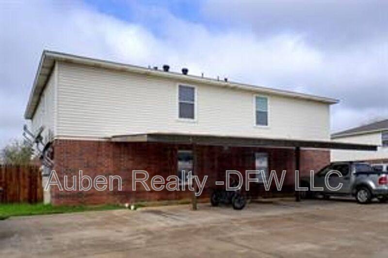 Apartment for rent at 300 S Magnolia St #D, Crowley, TX 76036