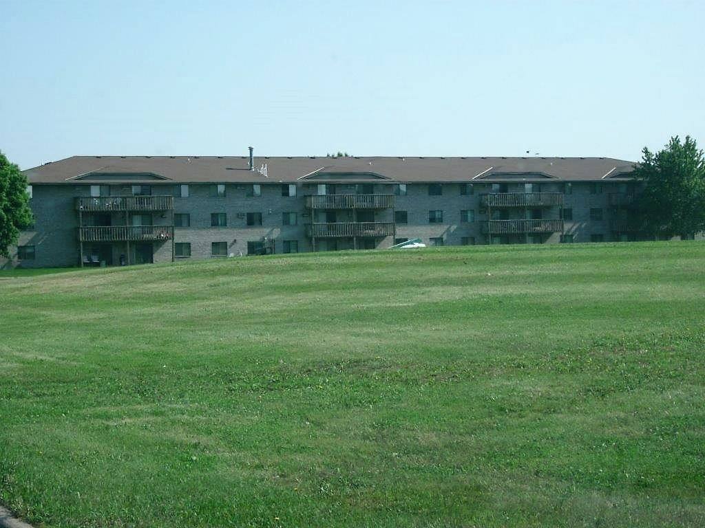 Apartment for rent at 300 N Holly Ave, Sioux Falls, SD 57104