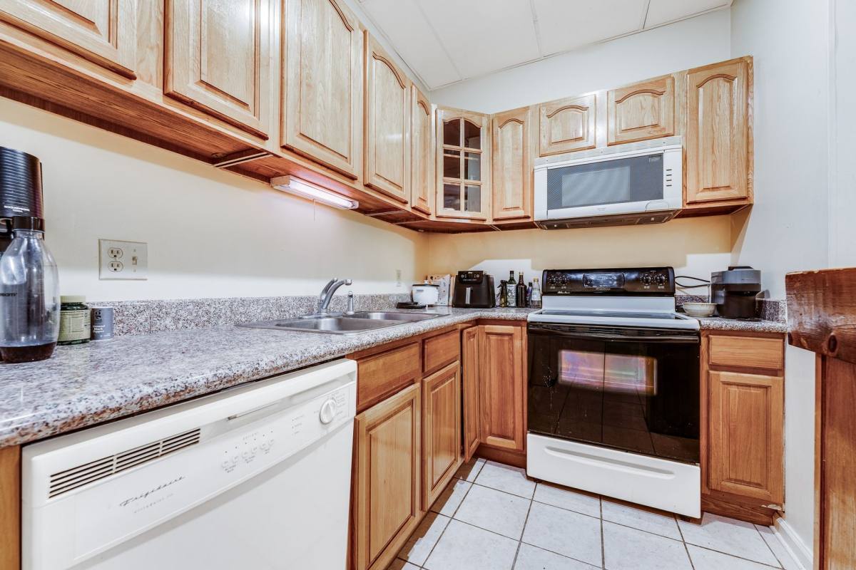 Apartment for rent at 1389 University Ave, Morgantown, WV 26505