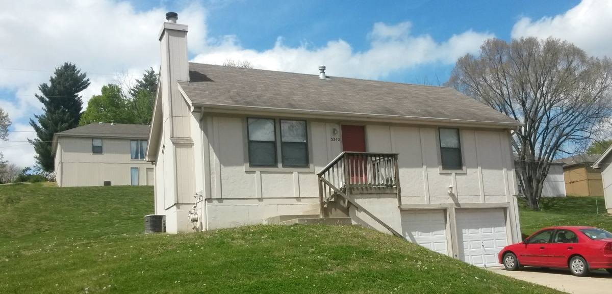 Apartment for rent at 1321A NE 39th St, Kansas City, MO 64116