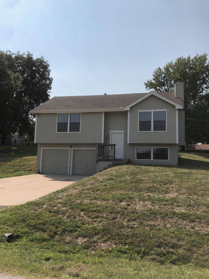 Apartment for rent at 1321A NE 39th St, Kansas City, MO 64116