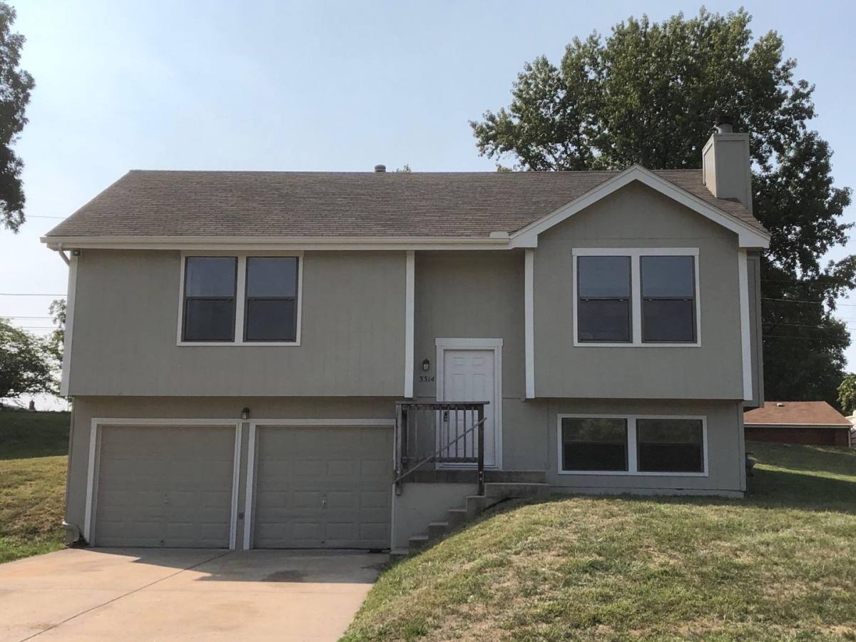 Apartment for rent at 1321A NE 39th St, Kansas City, MO 64116