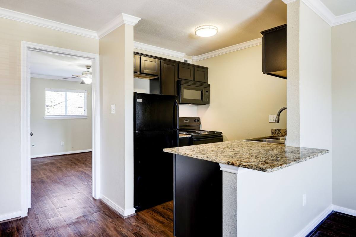 Apartment for rent at 2006 W 43rd, Houston, TX 77018