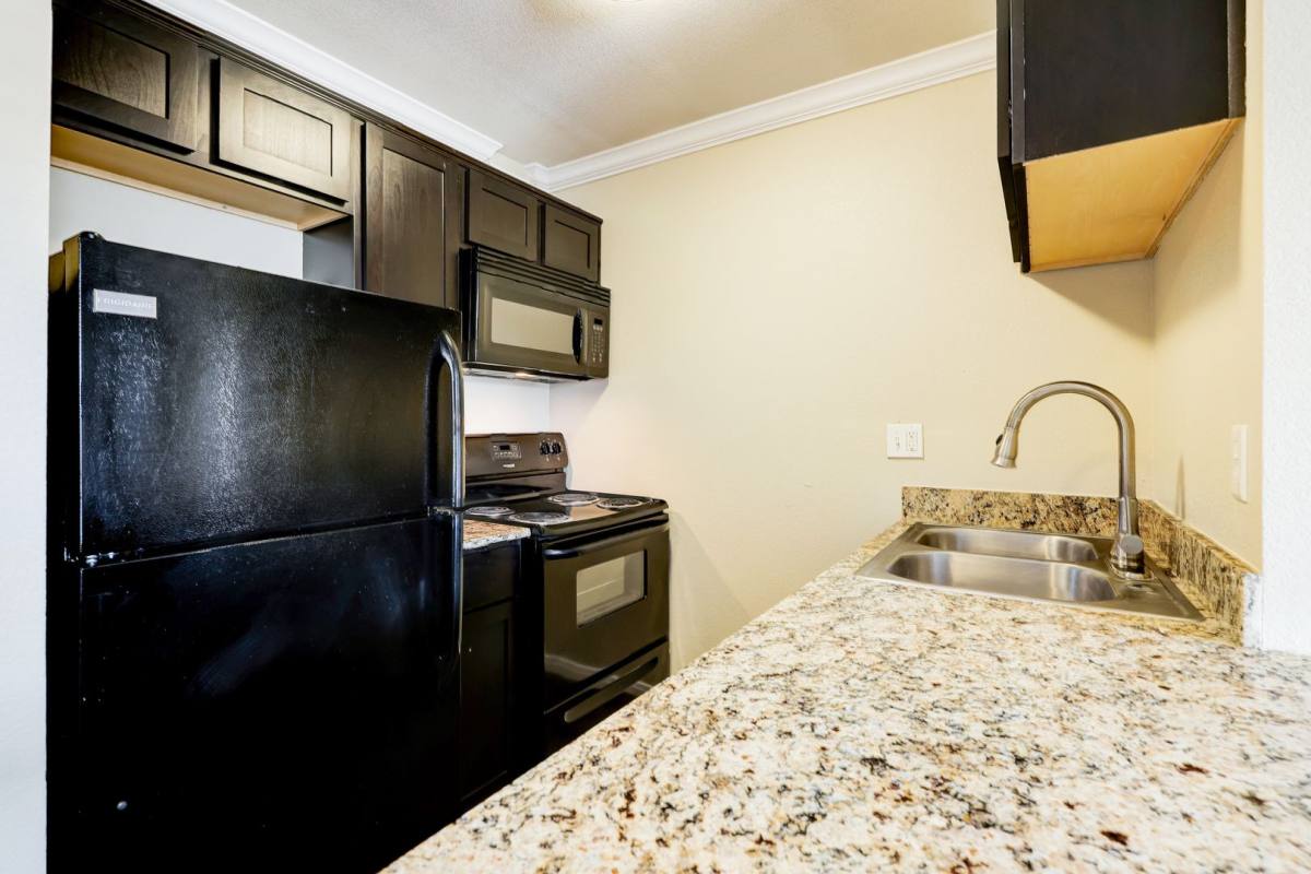 Apartment for rent at 2006 W 43rd, Houston, TX 77018