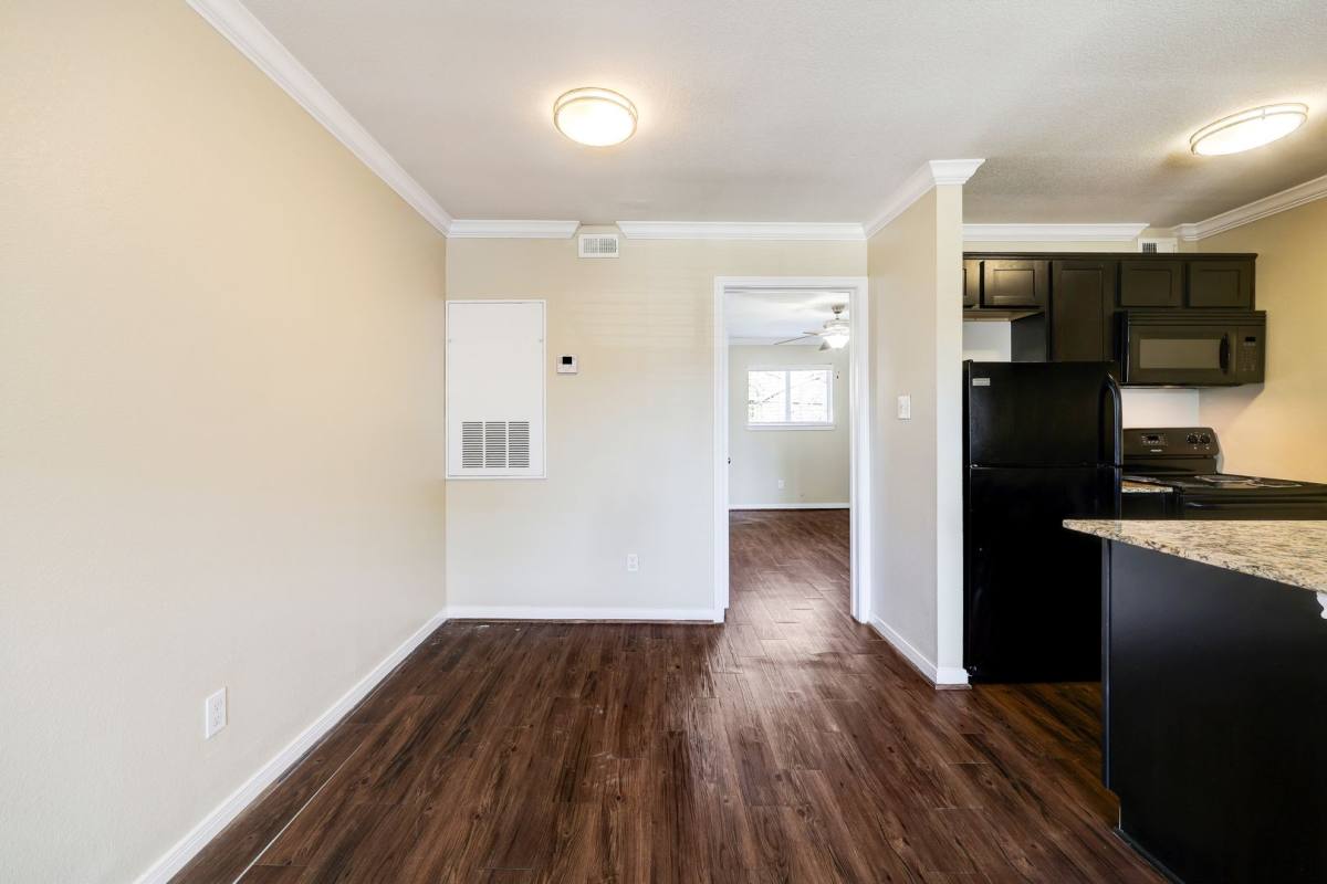 Apartment for rent at 2006 W 43rd, Houston, TX 77018