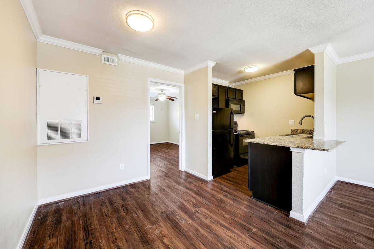 Apartment for rent at 2006 W 43rd, Houston, TX 77018