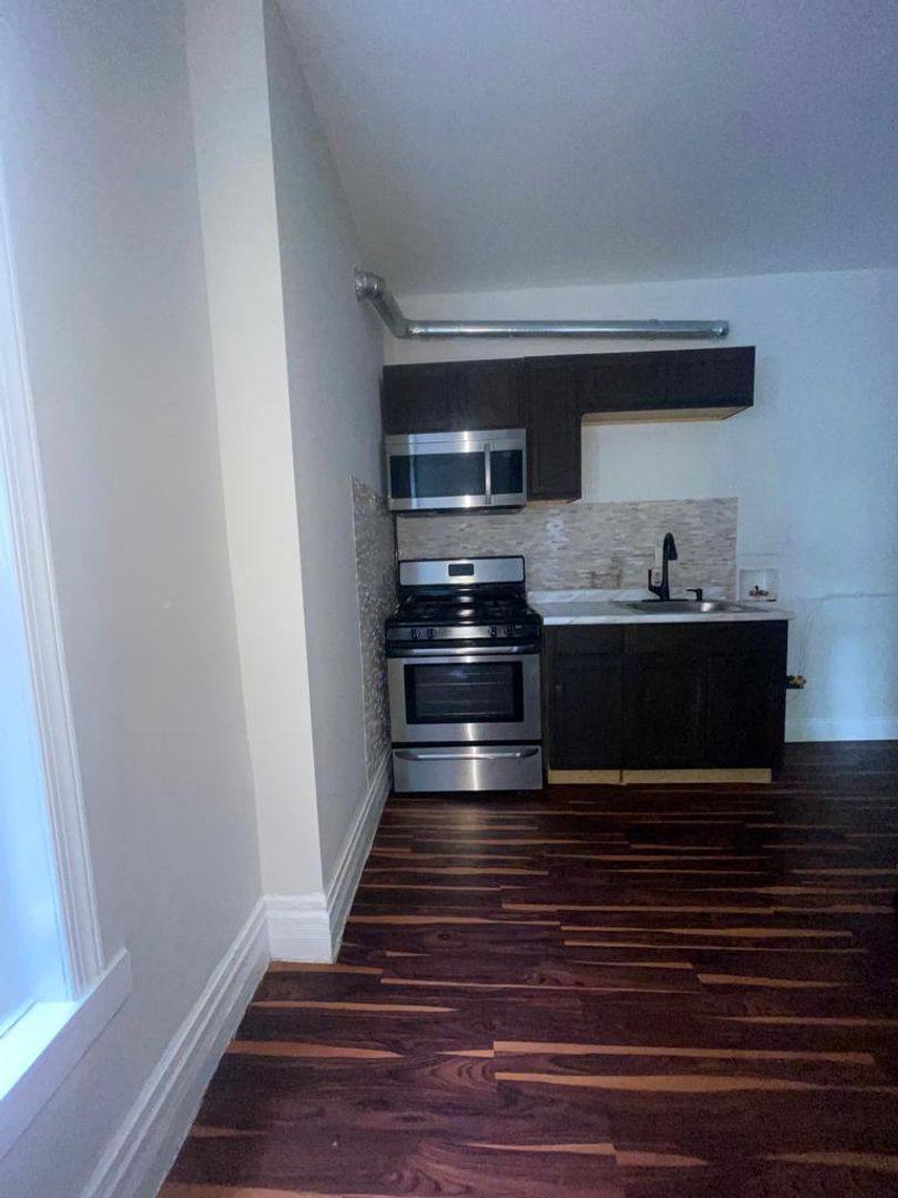 Apartment for rent at 2231 W Taylor St, Chicago, IL 60607