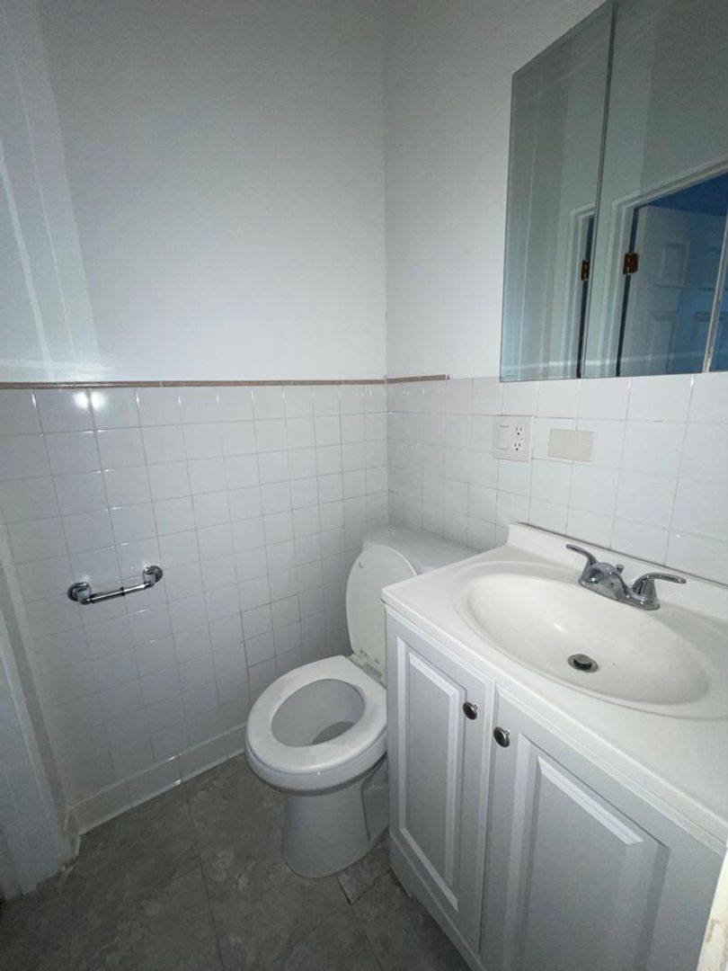 Apartment for rent at 2231 W Taylor St, Chicago, IL 60607