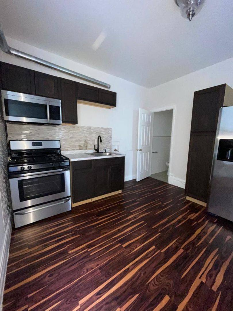 Apartment for rent at 2231 W Taylor St, Chicago, IL 60607