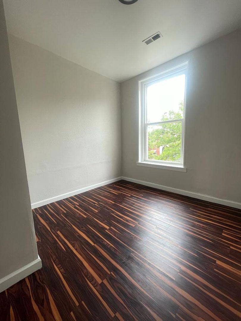Apartment for rent at 2231 W Taylor St, Chicago, IL 60607