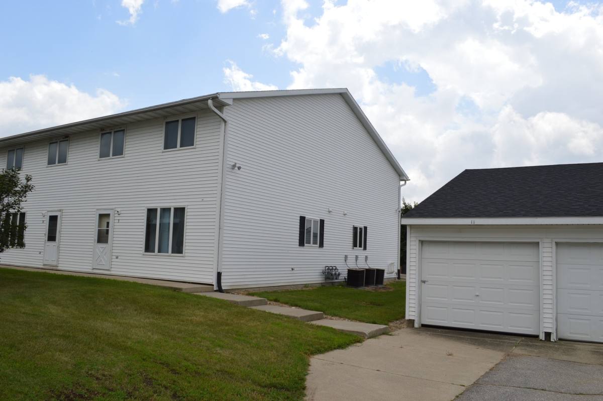 Apartment for rent at 2102 14th Ave N, Clear Lake, IA 50428