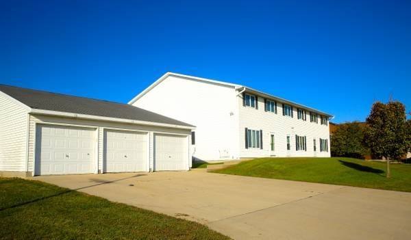 Apartment for rent at 2102 14th Ave N, Clear Lake, IA 50428