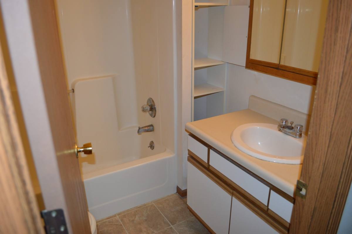 Apartment for rent at 2102 14th Ave N, Clear Lake, IA 50428