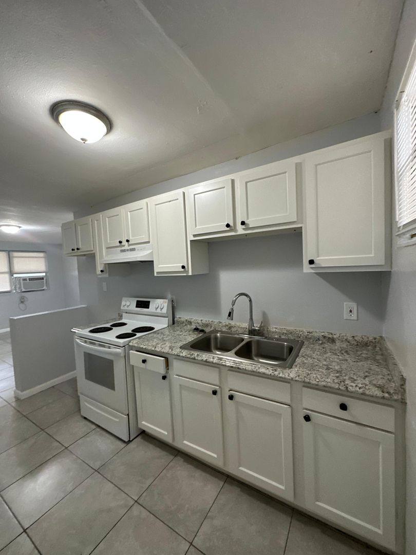 Apartment for rent at 1230 W 3 St, Jacksonville, FL 32209