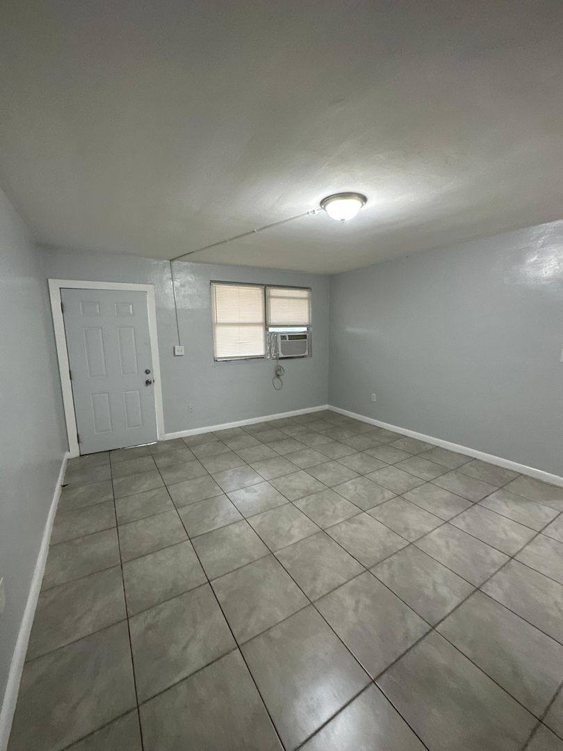 Apartment for rent at 1230 W 3 St, Jacksonville, FL 32209