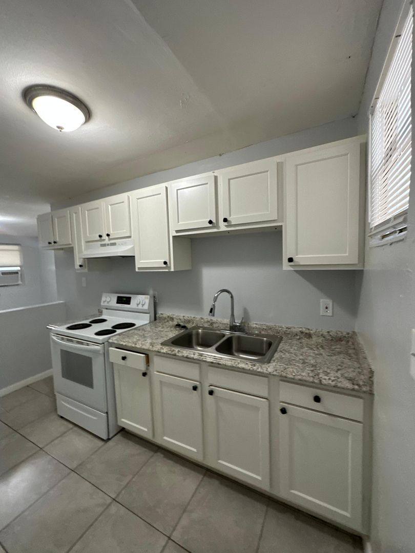 Apartment for rent at 1230 W 3 St, Jacksonville, FL 32209