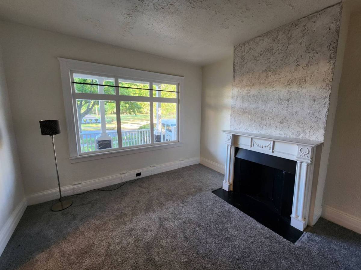 Apartment for rent at 2186 E 89th St, Cleveland, OH 44106