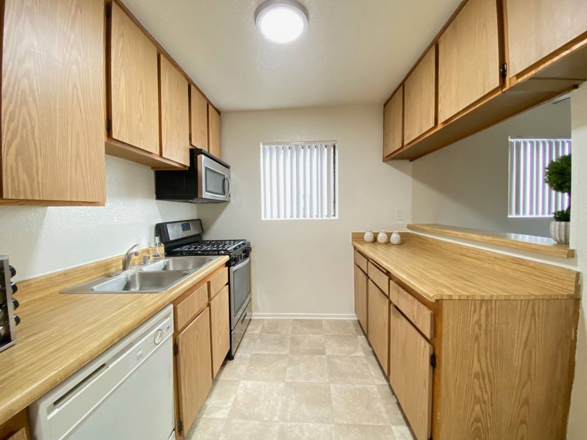 Apartment for rent at 5637 Hazeltine Ave, Van Nuys, CA 91401