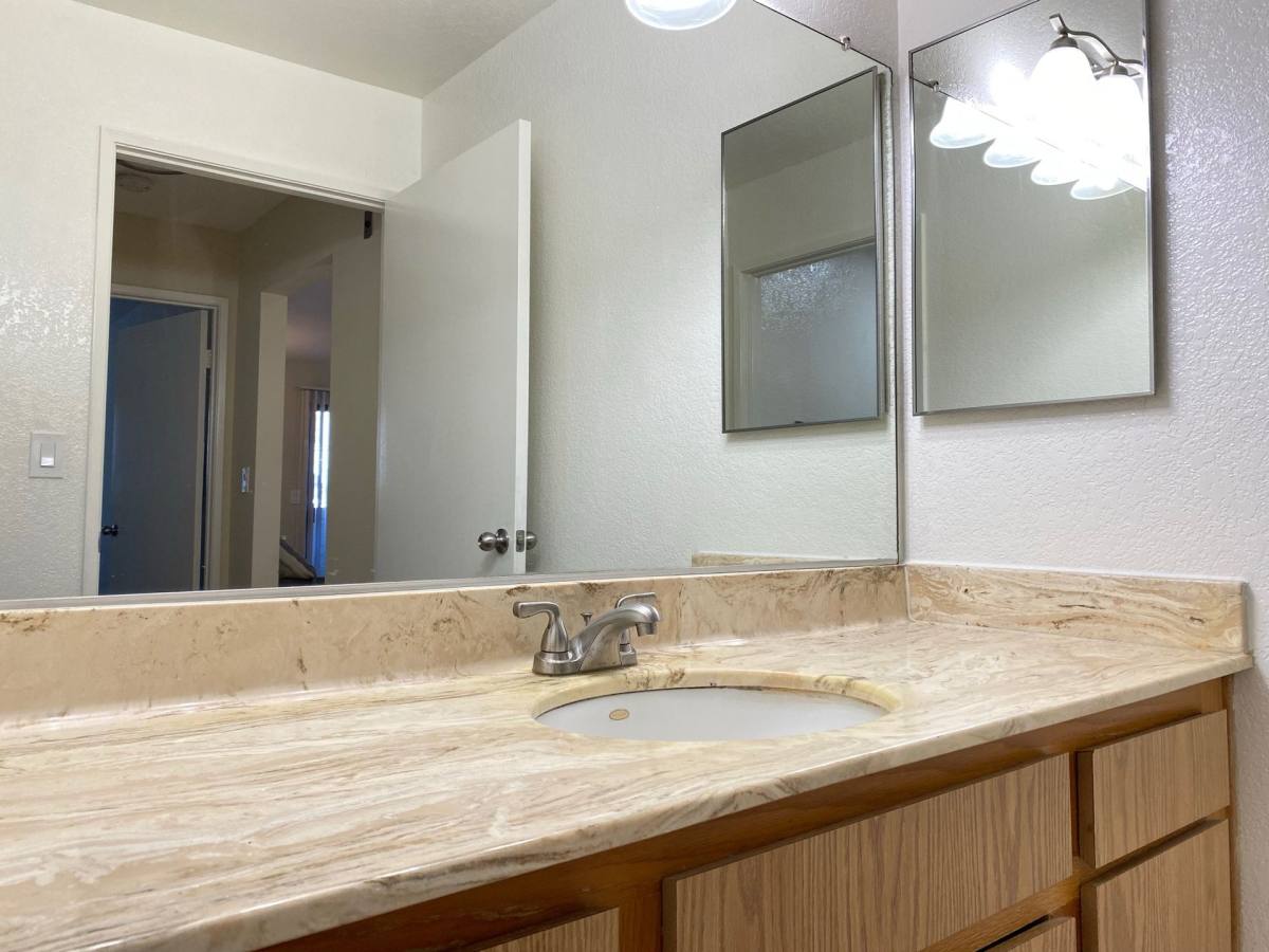 Apartment for rent at 5637 Hazeltine Ave, Van Nuys, CA 91401