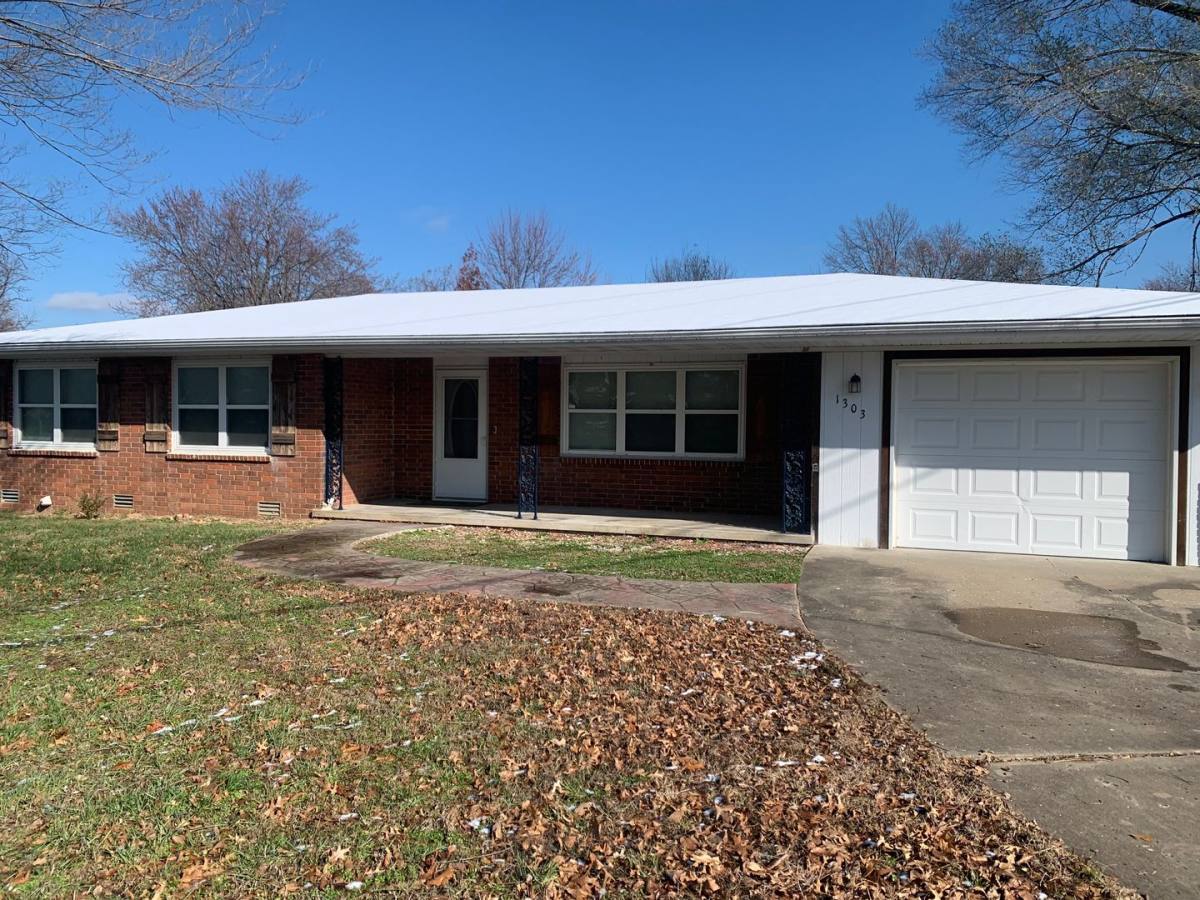 House for rent at 1303 E Division St, Bolivar, MO 65613