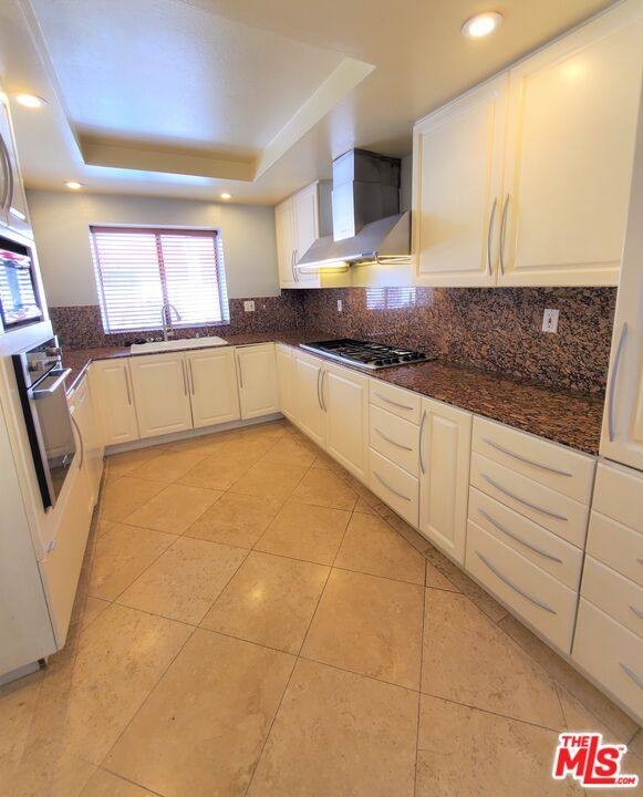 Townhouse for rent at 4365 McLaughlin Ave, Los Angeles, CA 90066