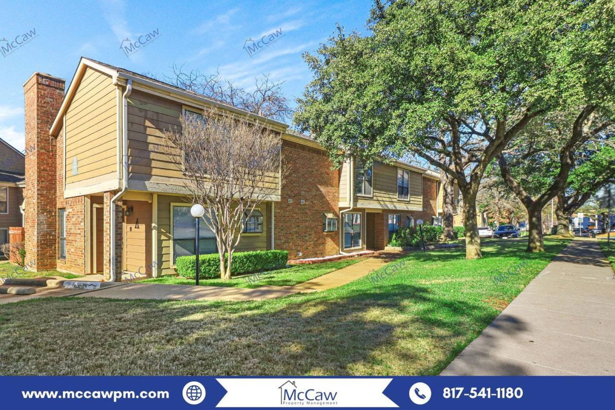 Condo for rent at 2101 Park Willow Lane #B, Arlington, TX 76011