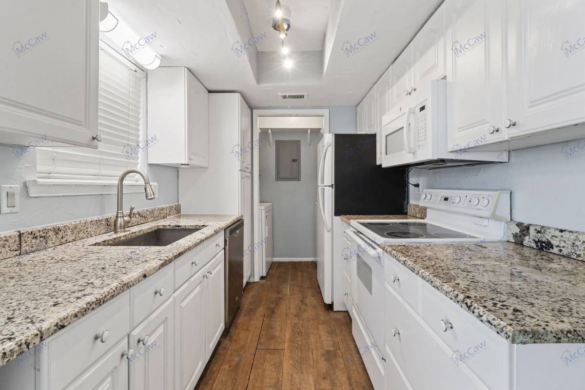 Condo for rent at 2101 Park Willow Lane #B, Arlington, TX 76011