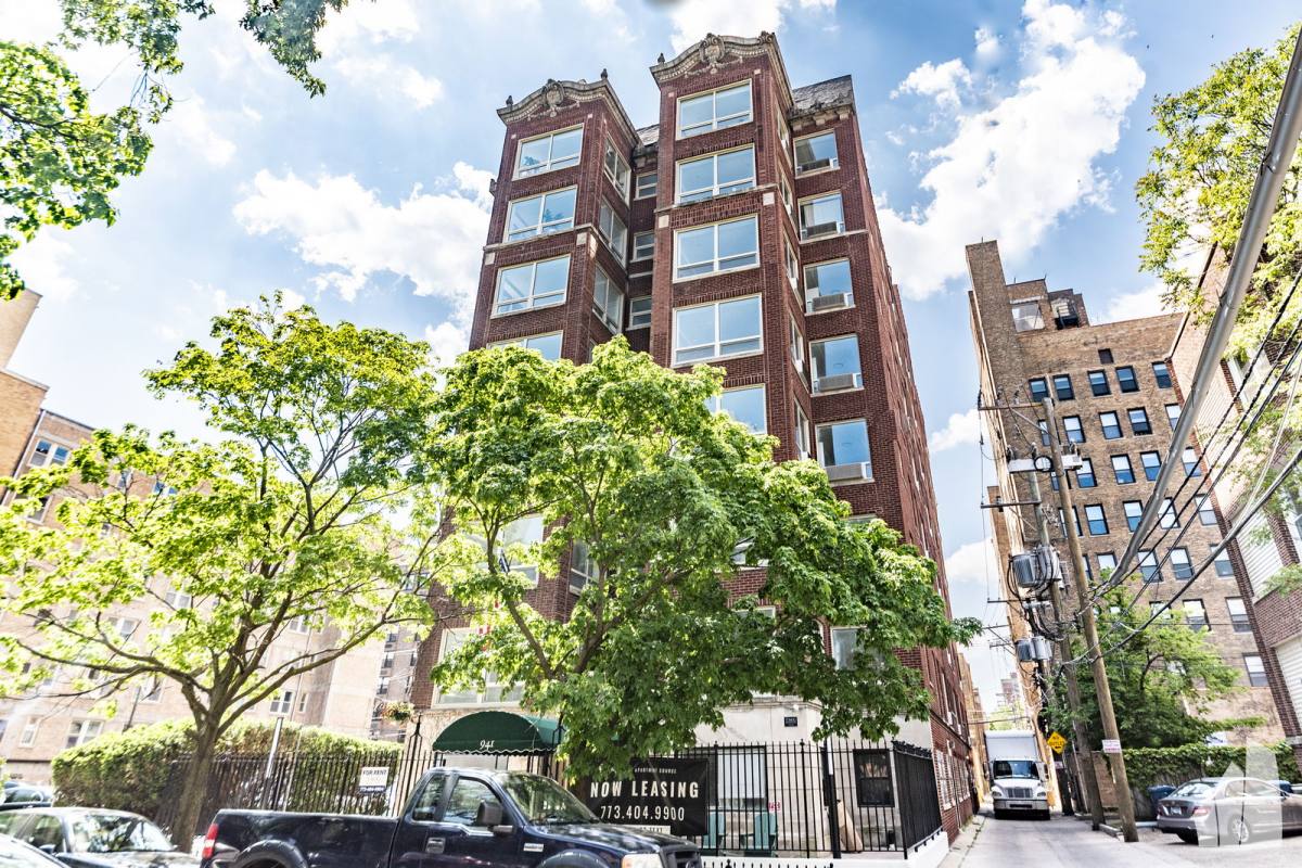 Apartment for rent at 941 W Carmen Ave #108, Chicago, IL 60640
