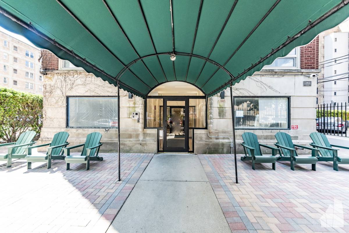 Apartment for rent at 941 W Carmen Ave #108, Chicago, IL 60640