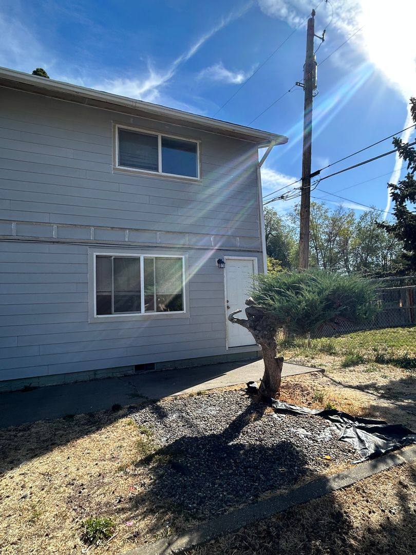 Townhouse for rent at 312-326 W Collins St, Goldendale, WA 98620