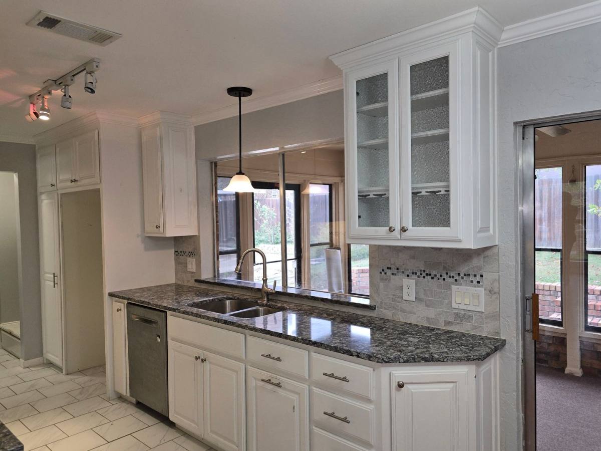 House for rent at 2822 Oak Forest Dr, Grapevine, TX 76051