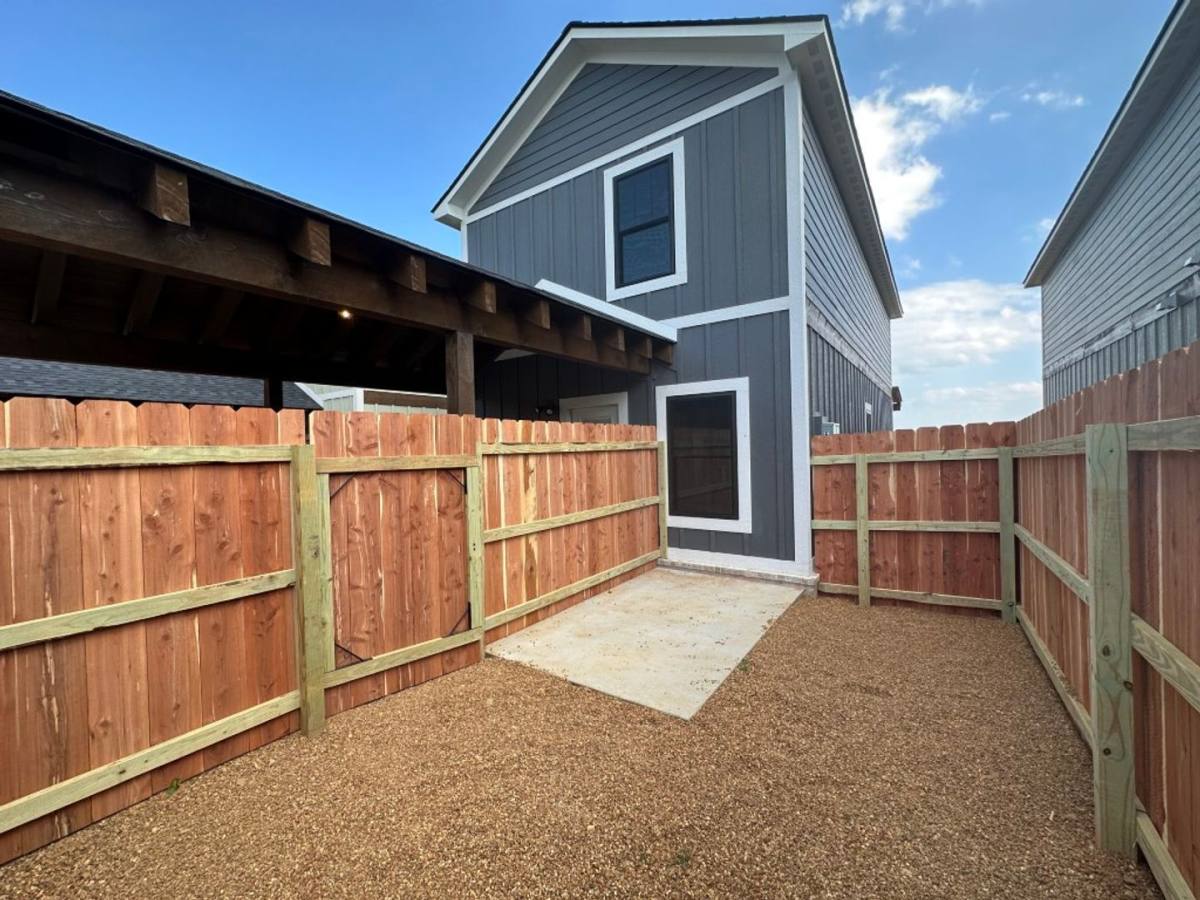 Townhouse for rent at 23 Estes Way, Batesville, AR 72501
