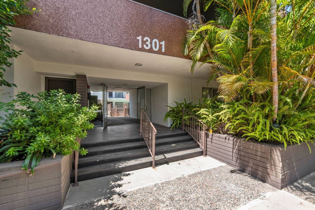 Apartment for rent at 1301 Havenhurst Dr, Los Angeles, CA 90046