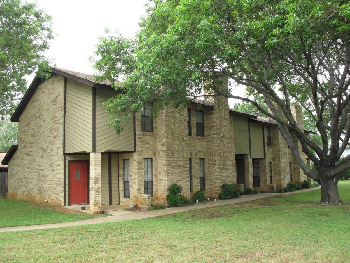 Apartment for rent at 900B Kilkenny Court, Denton, TX 76201